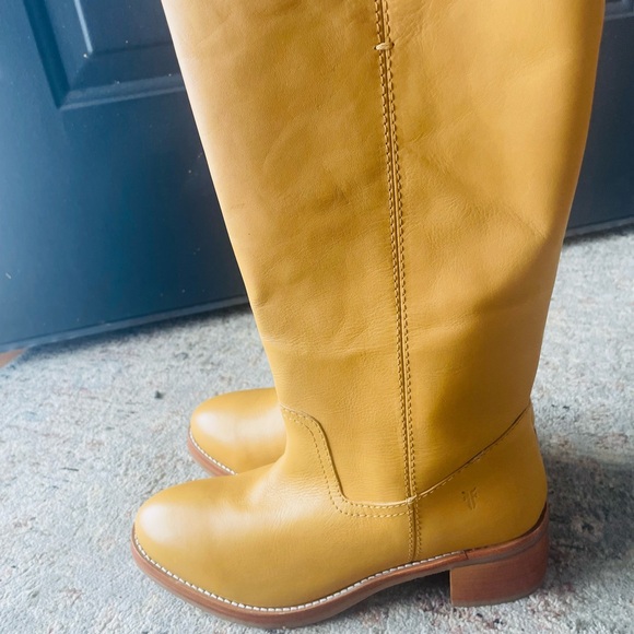 Frye Mustard Camryn Pull-On Boots NWT - Picture 2 of 8